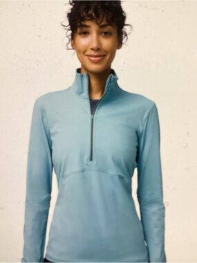 Lululemon New Route 1/2 zip in Aqua Smoke (size 6)with perforated panel.